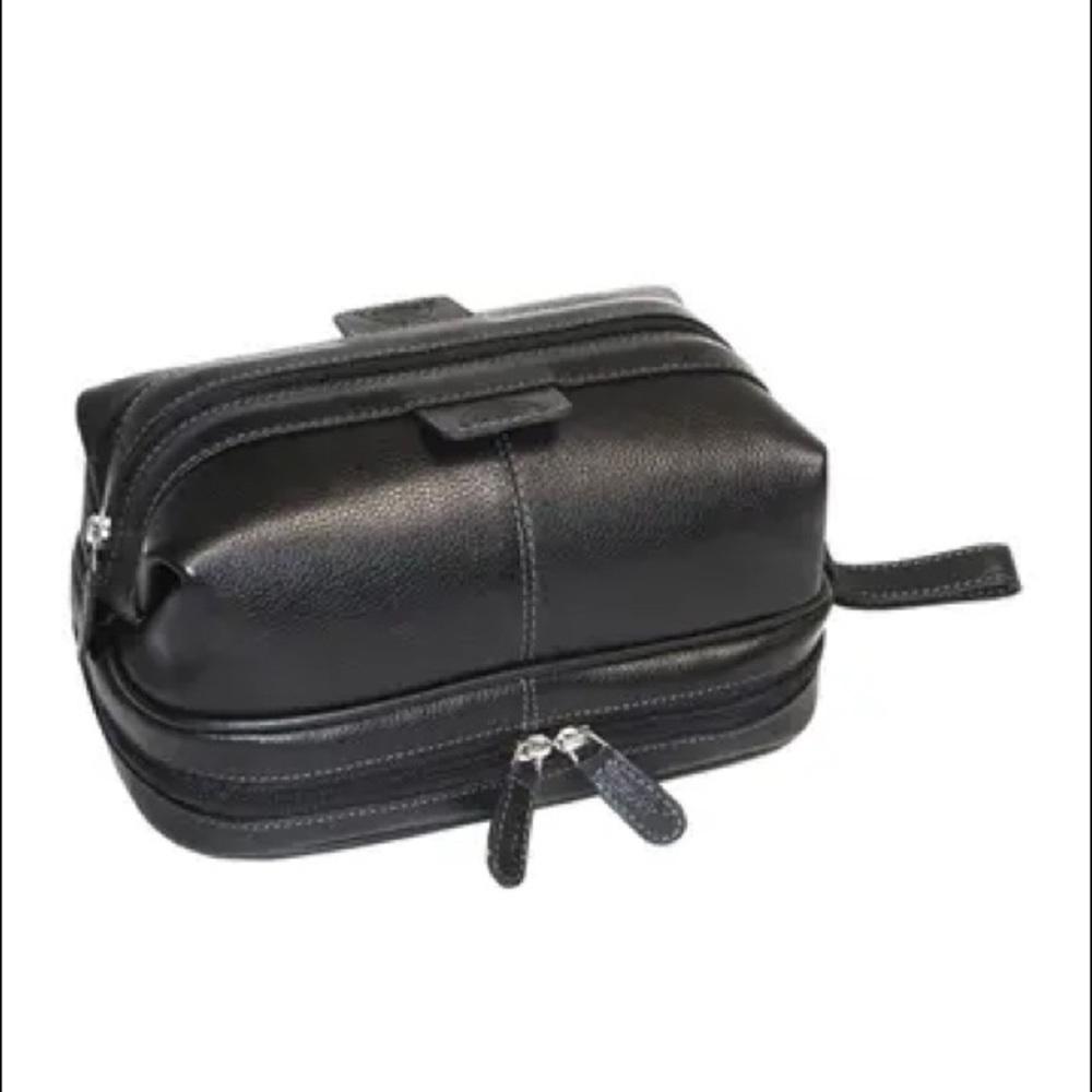 Buxton Country Saddle Bottom Zip Dopp Travel Kit